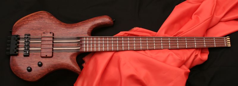 Headless bass scorcio handmade Biarnel Liuteria strumenti artigianali su misura Cascina Pisa liutaio